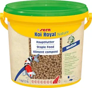 sera 07117 Koi Royal Nature Medium (4 mm) 3,8 Liter - Hauptfutter BZW. Koifutter für EIN ausgewogenes Wachstum von Koi zwischen 12 und 25 cm, Futter ohne Farb- & Konservierungsstoffe